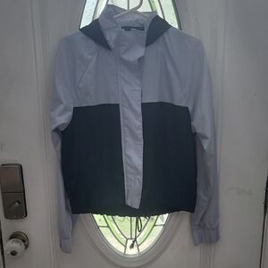 NWOT Hollister Rain Wind Breaker Stylish Two-Tone Women's Jacket Size Medium